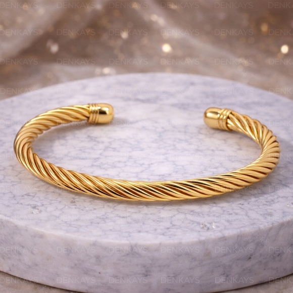 Elegant Gold Twisted Bangle Bracelet - Picture 3 of 7